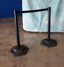 Stanchion, retractable